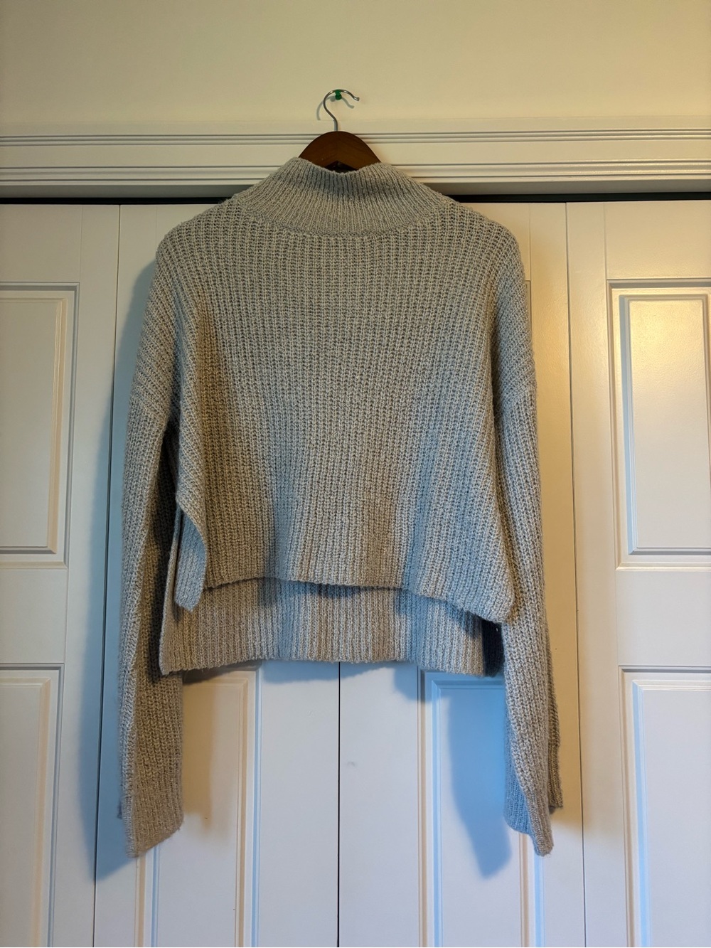 ☀️ Urban Heritage ☀️ soft knit sweater